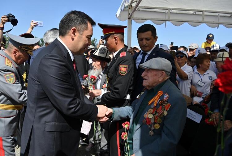Президент поздоровался с ветеранами и тружениками тыла