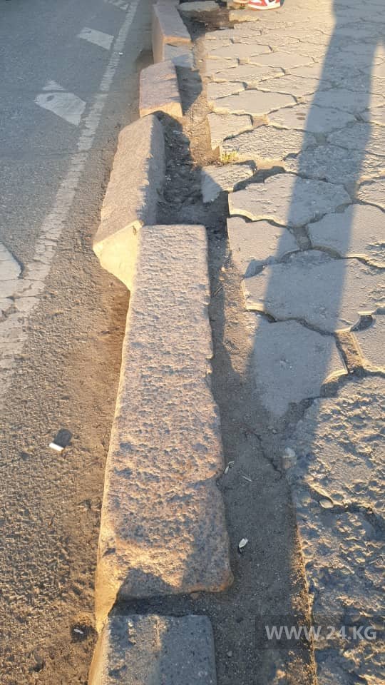 Бордюр на проспекте Чуй в Бишкеке