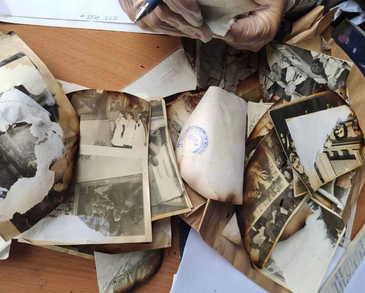 Частично сгоревшие фотографии из мемориального фонда музея