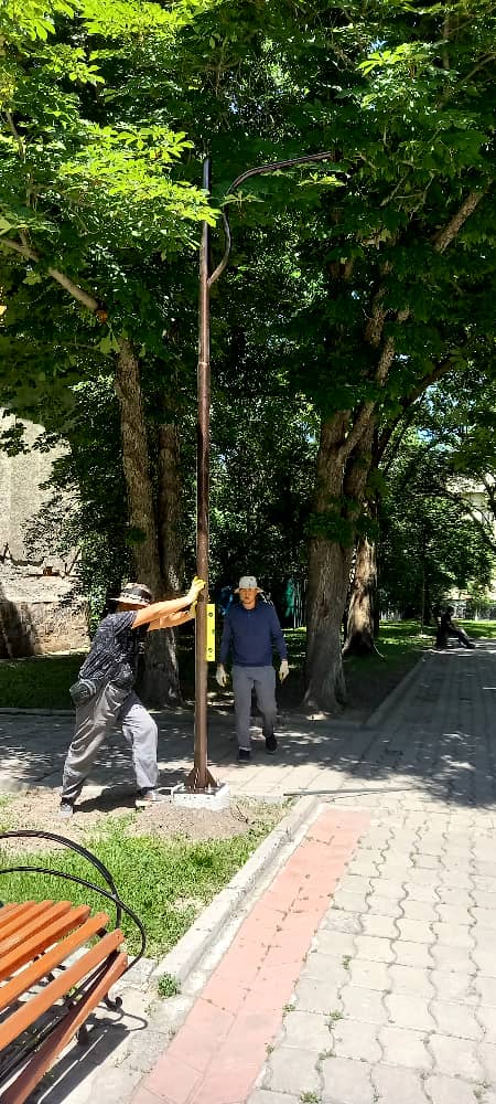 В Дубовом парке обновили наружное освещение