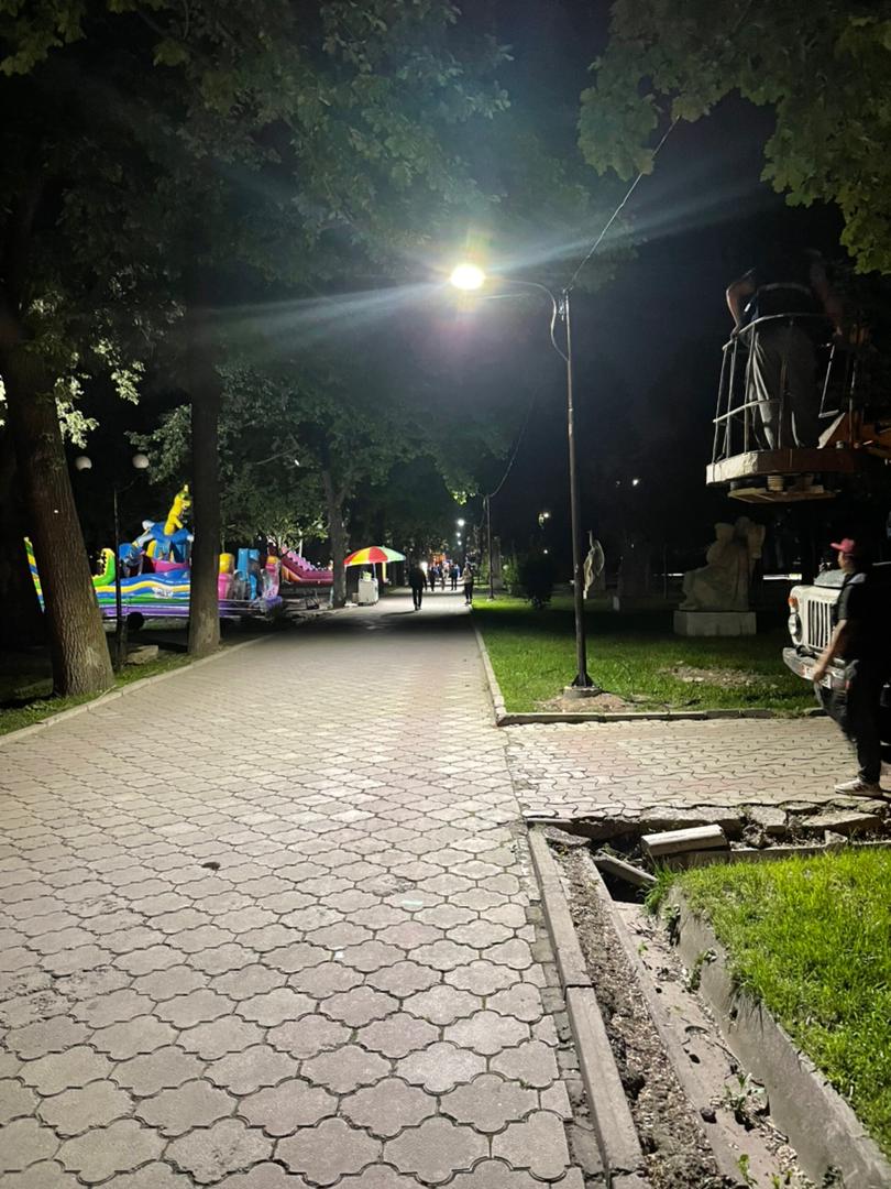В Дубовом парке обновили наружное освещение