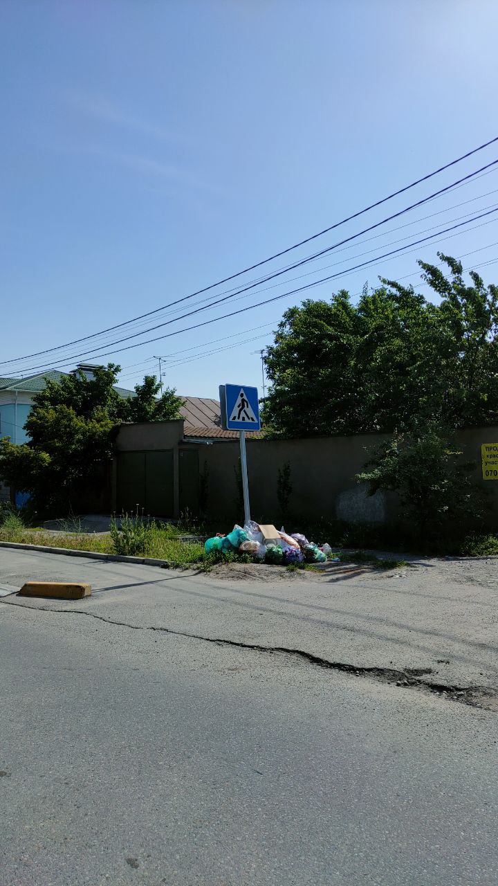 Мусор по улице Байтика Баатыра