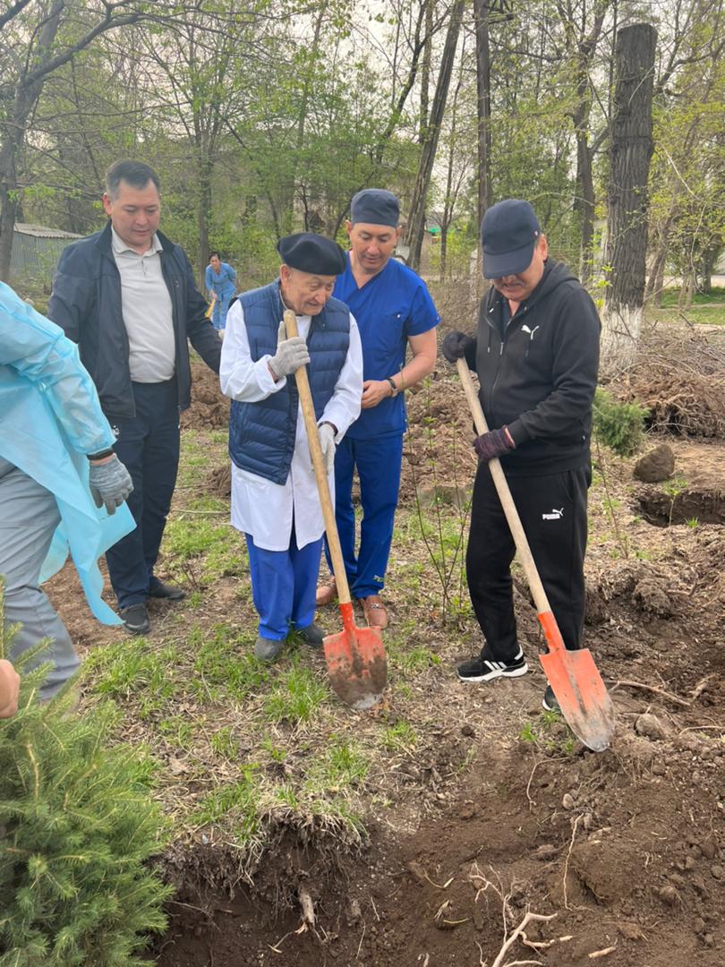 Субботник с участием Бейшеналиева и Акрамова
