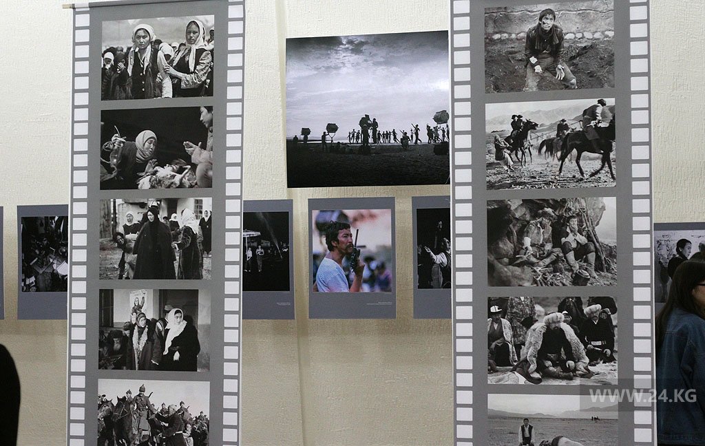 Фотовыставка, посвященная 80-летию Геннадия Базарова