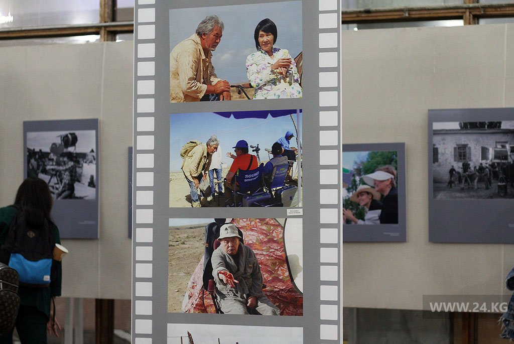 Фотовыставка, посвященная 80-летию Геннадия Базарова