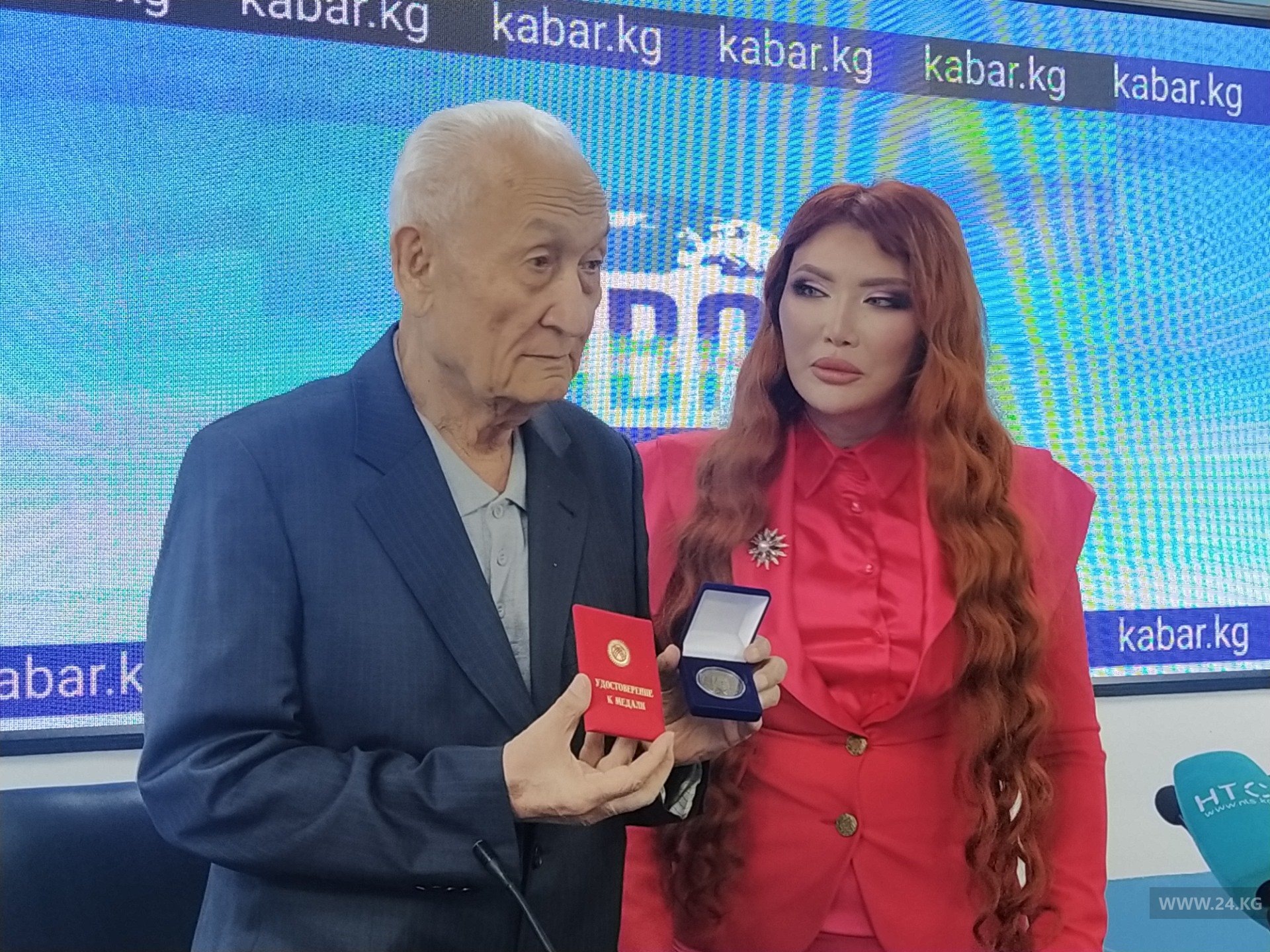 Награждение Эрнста Акрамова