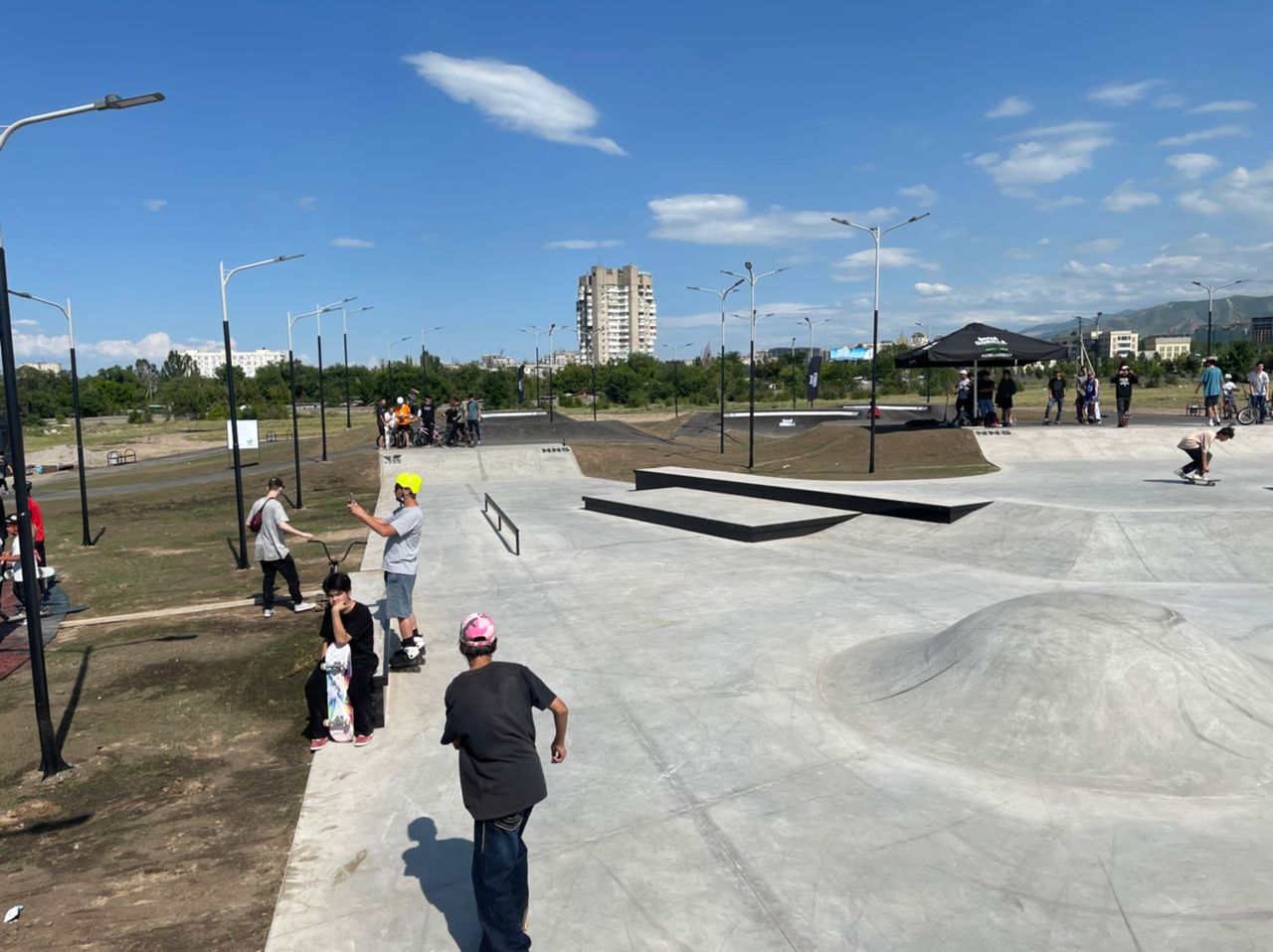 В Бишкеке появился скейт-парк