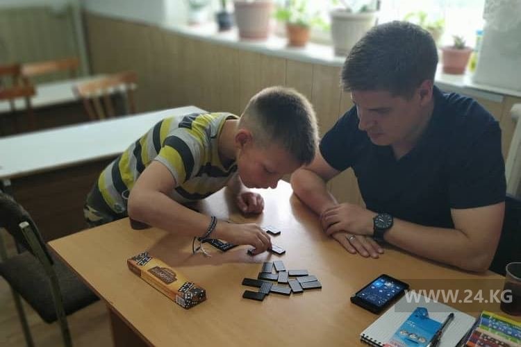 Петр Абраменко в качестве наставника часто навещал Игоря в детском доме