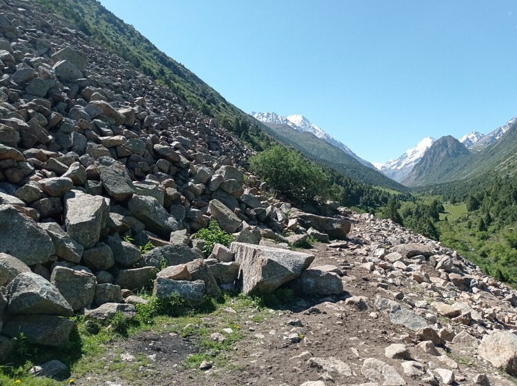 Аламединское ущелье