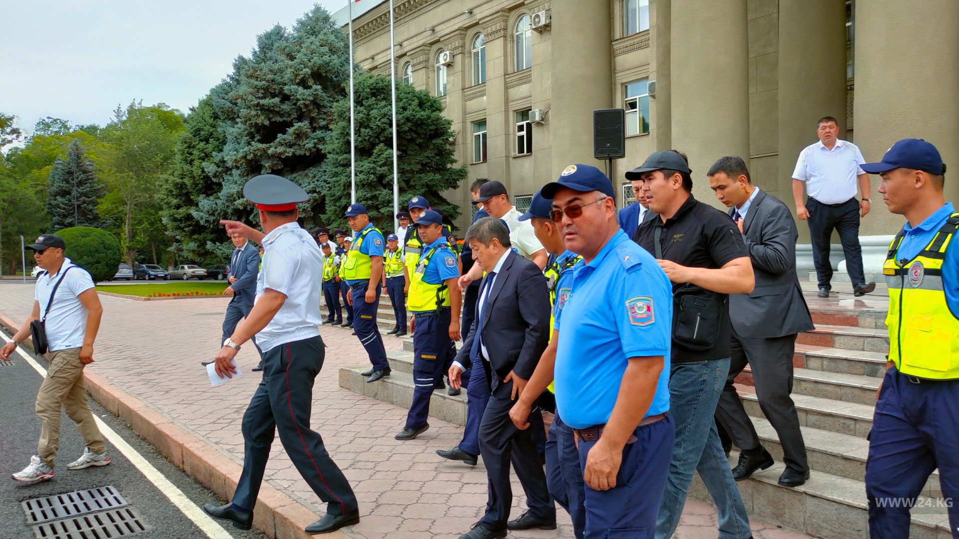 Акылбек Жапаров