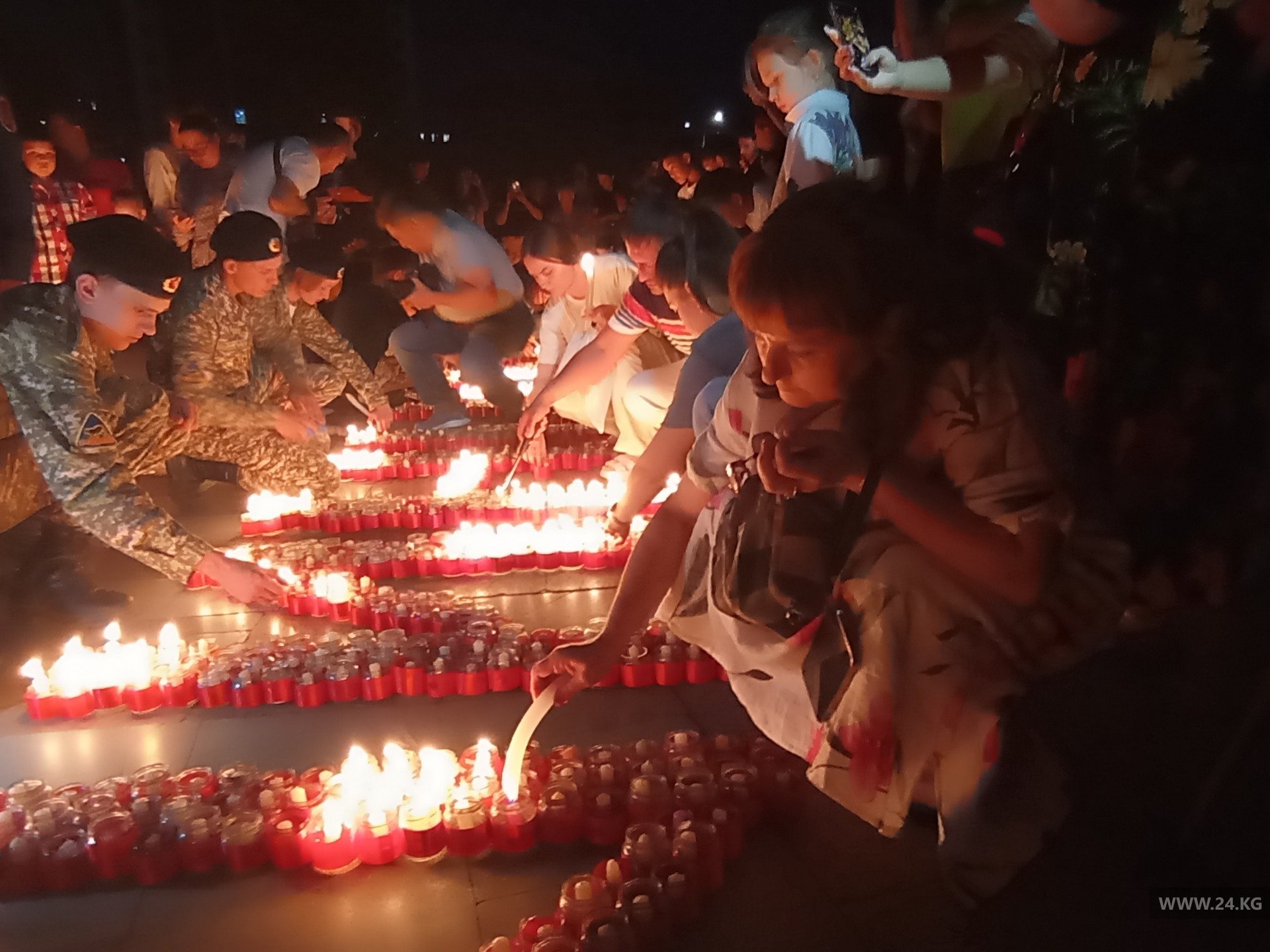.В Бишкеке зажгли свечи в память погибших в Великой Отечественной войне