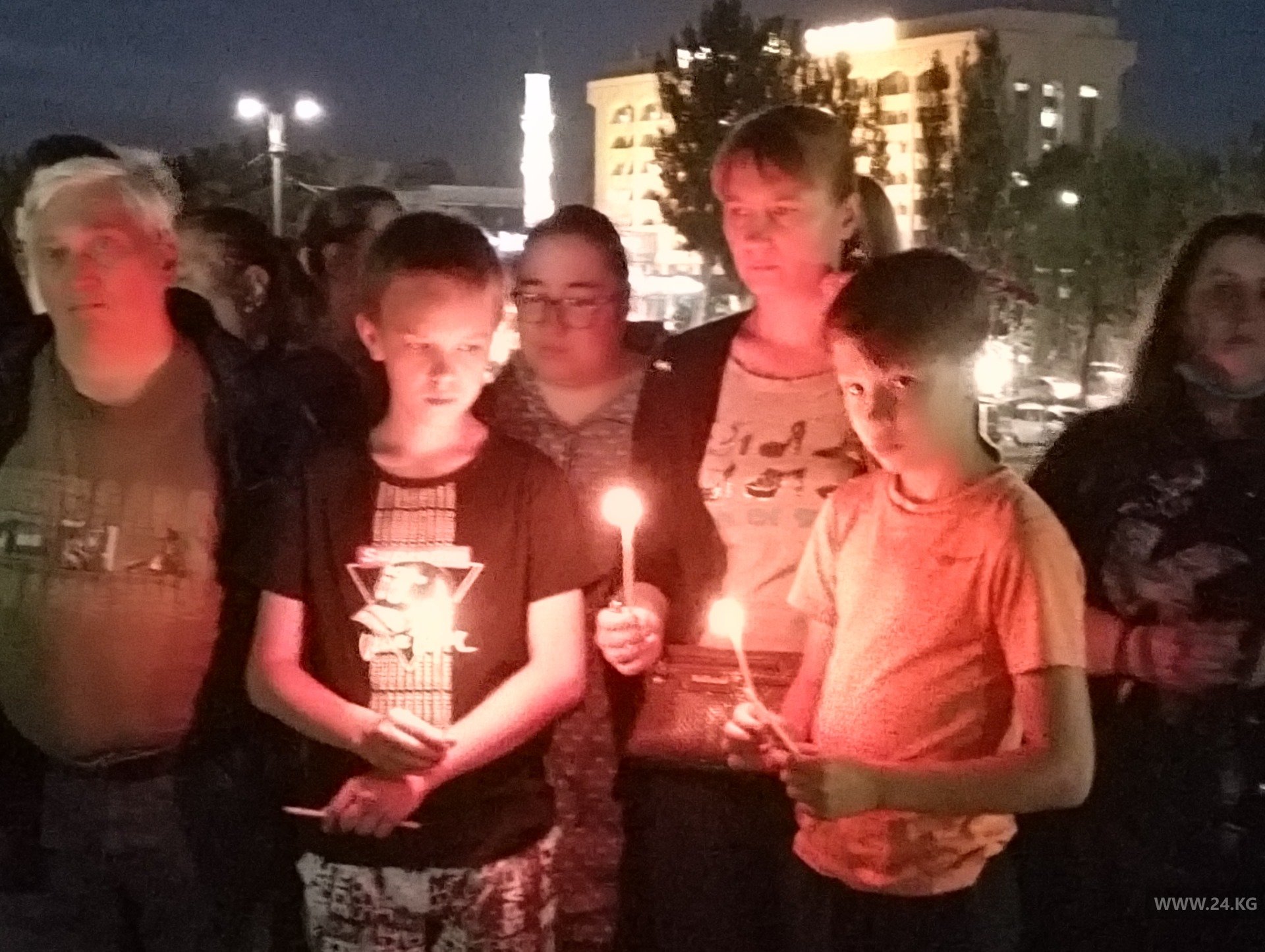 .В Бишкеке зажгли свечи в память погибших в Великой Отечественной войне