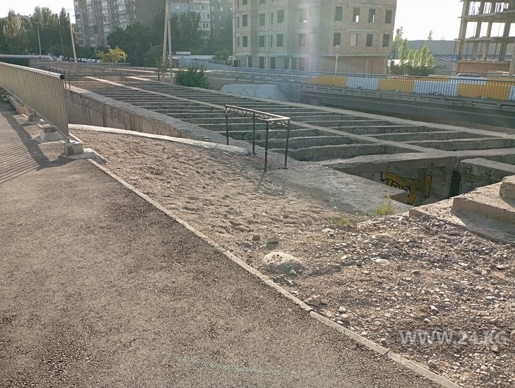 Гидротехнические сооружения никак не огородили