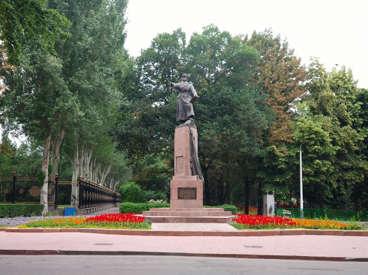 Памятник Ивану Панфилову