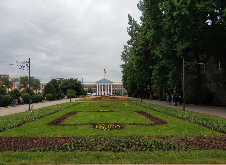 Аллея молодежи, Бишкек, июнь 2022 года
