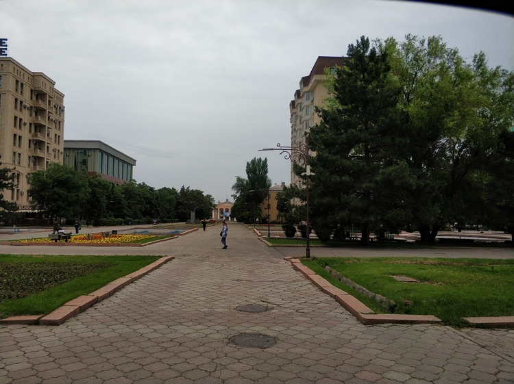 Аллея молодежи, Бишкек, июнь 2022 года