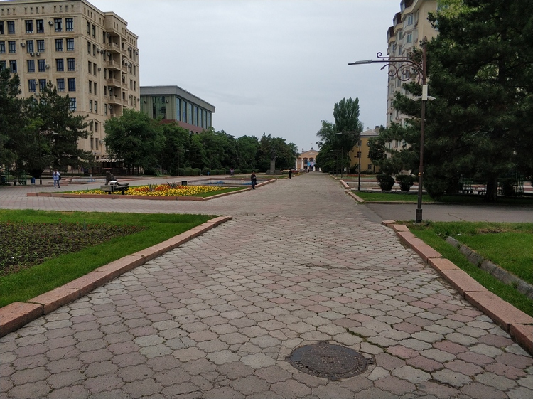 Аллея молодежи, Бишкек, июнь 2022 года