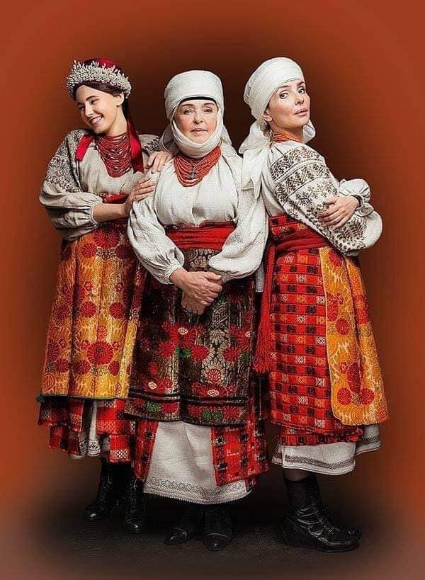 Актриса Ада Роговцева с дочерью и внучкой