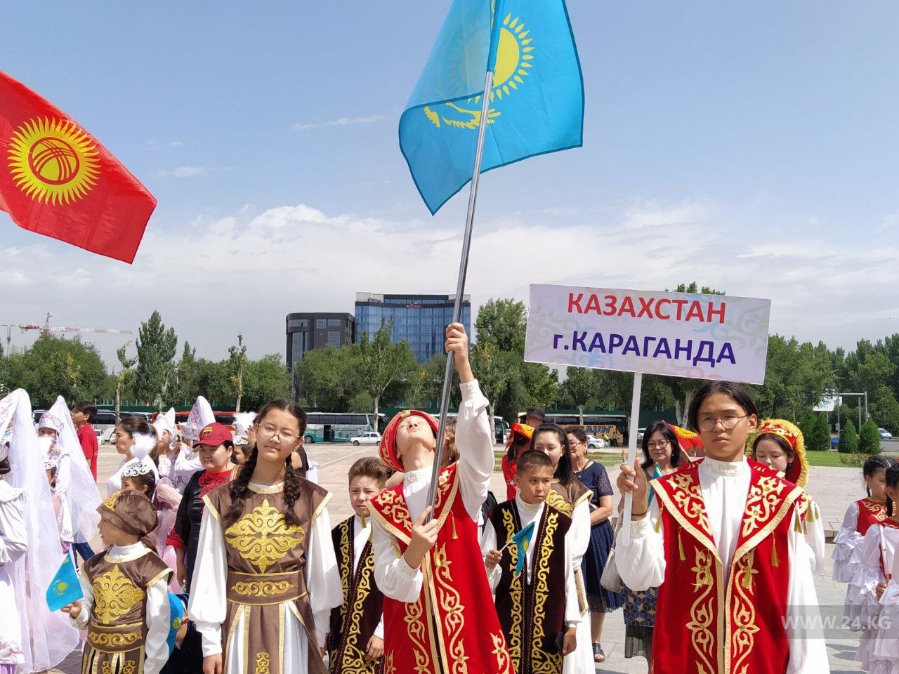 Церемония открытия XII этно-карнавала «Иссык-Куль собирает друзей»