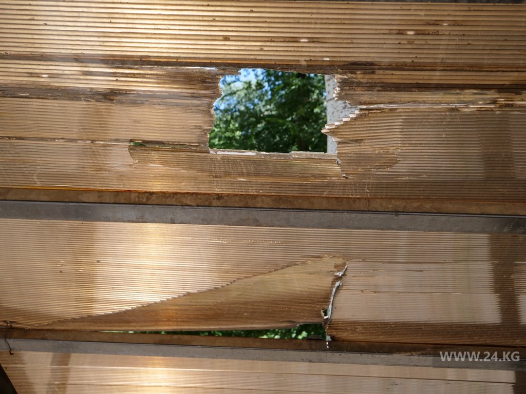 Скамейки не обновляли со дня их установки