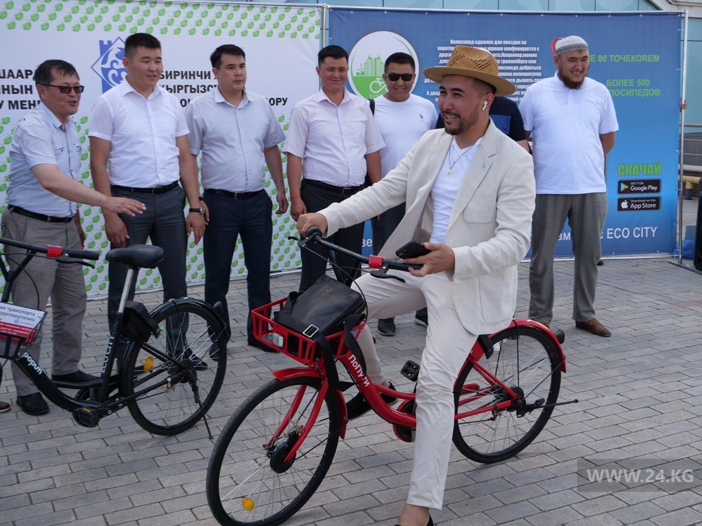 И к велосипедам потянулись люди