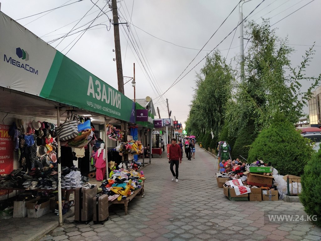 Центральная улица города Чолпон-Аты