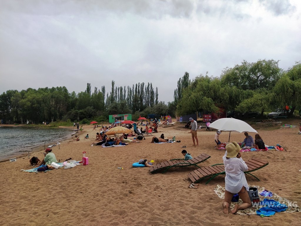 Городской пляж Чолпон-Аты