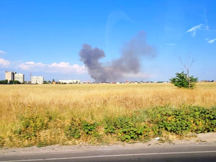 Дым от возникшего пожара был виден издалека