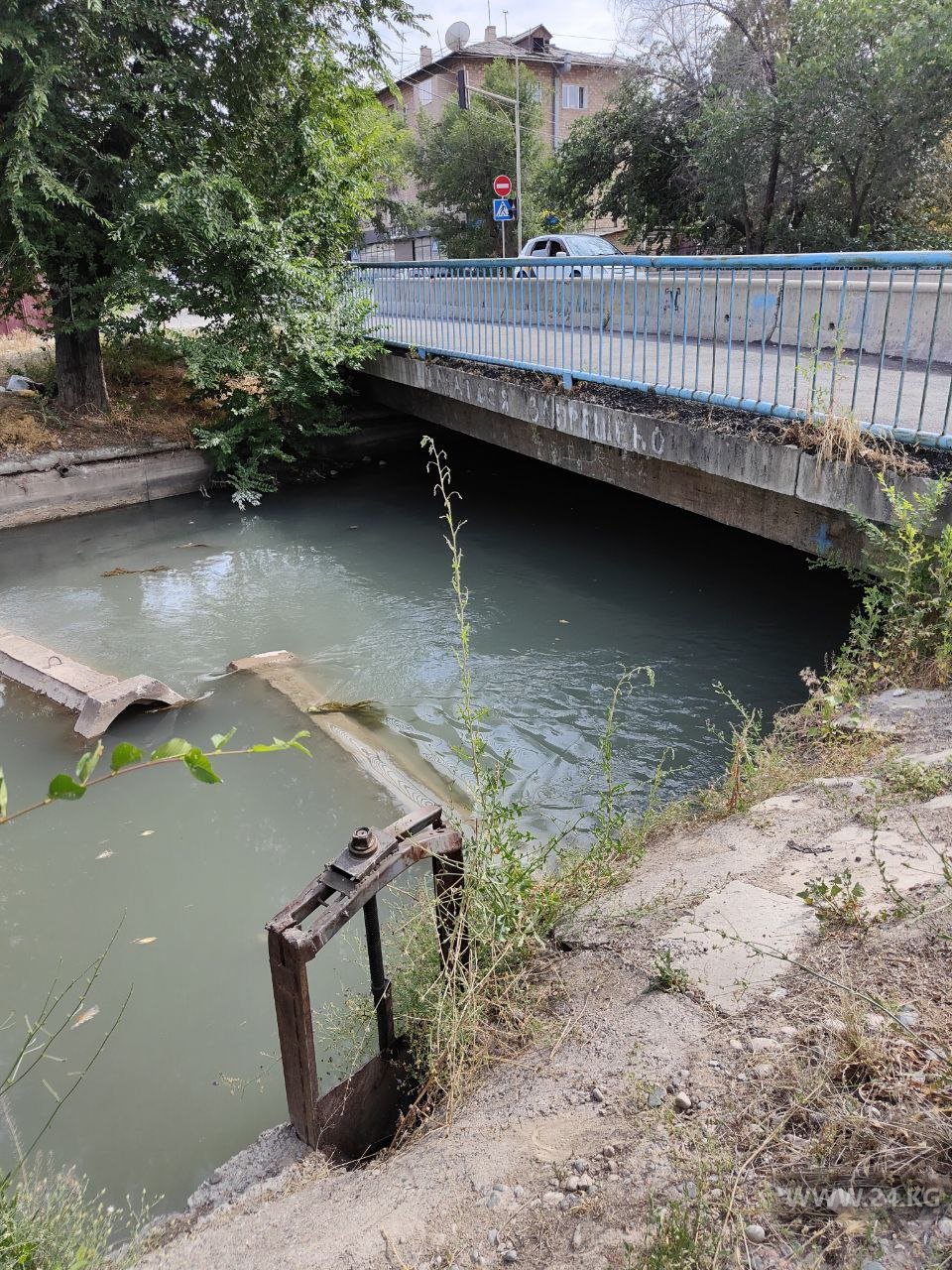 Закрытый шлюз