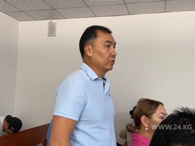 Равшан Джеенбеков в зале суда