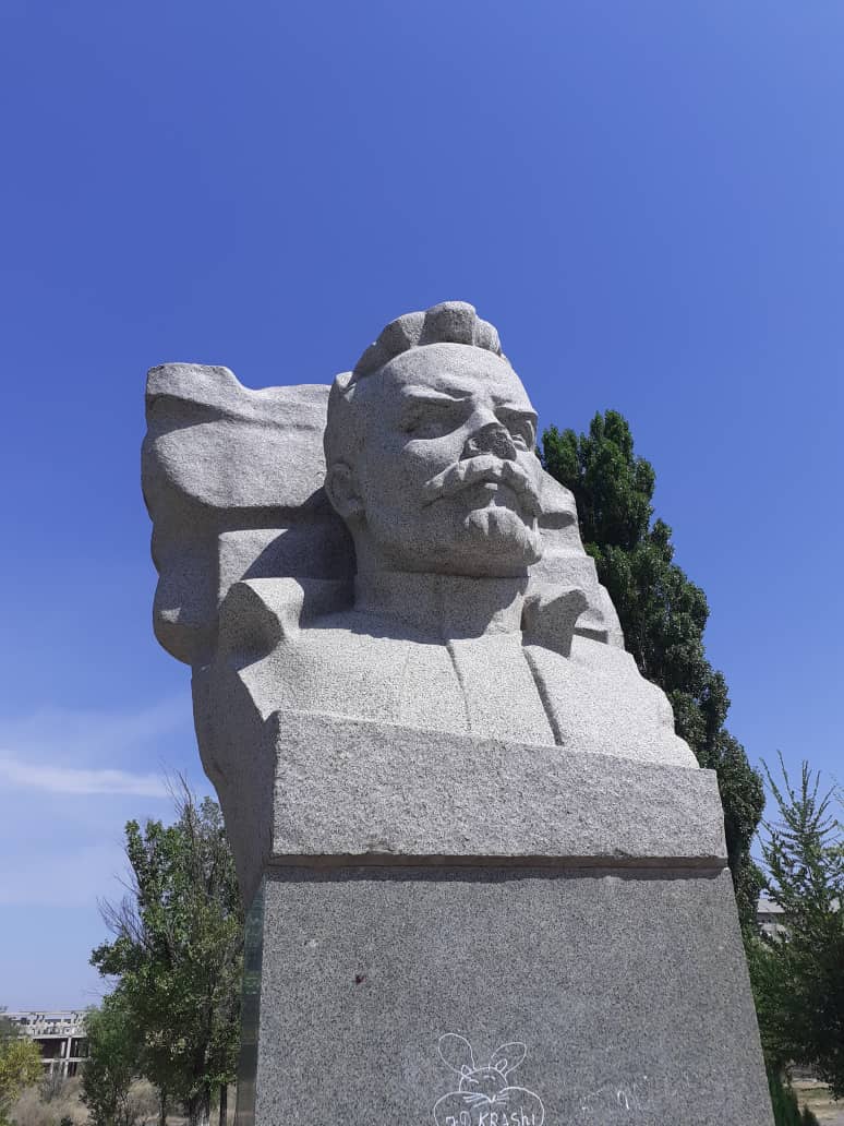 Бюст Михаила Фрунзе в Токмаке