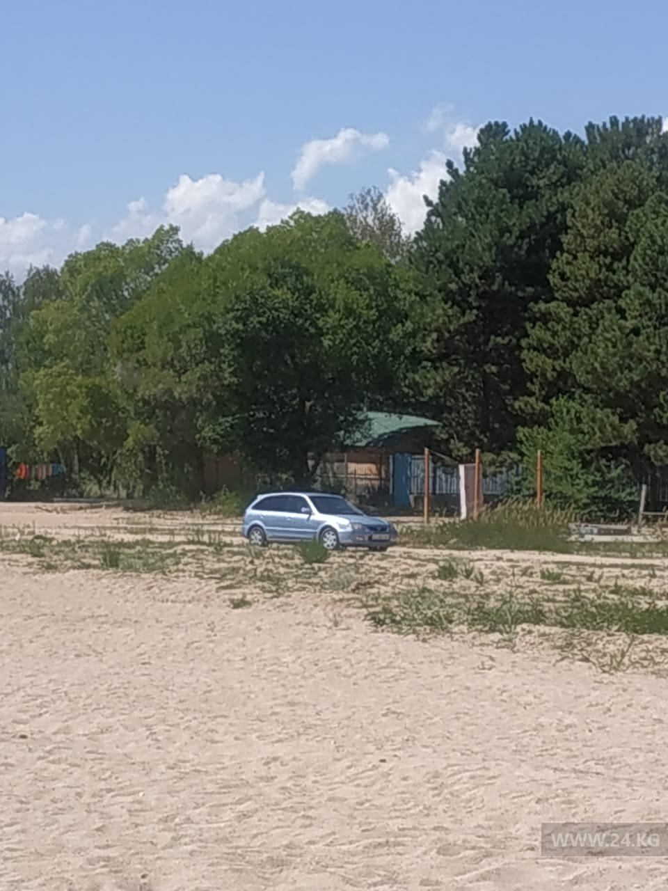 Машина на пляже пансионата
