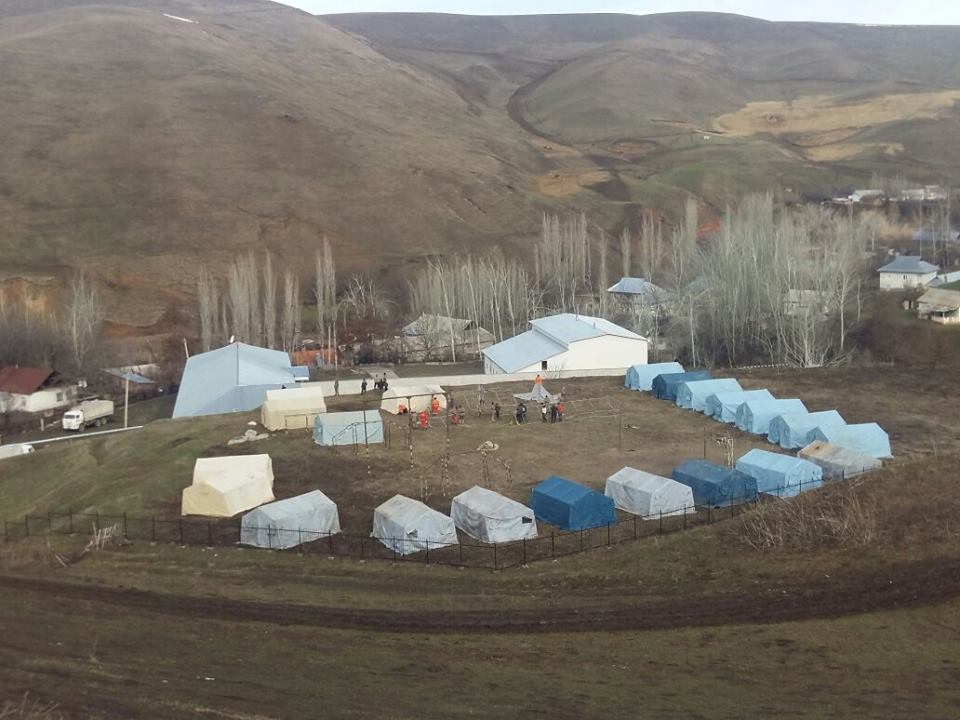 Палатки для временного проживания сельчан, дома которых расположены в потенциально опасных вместах