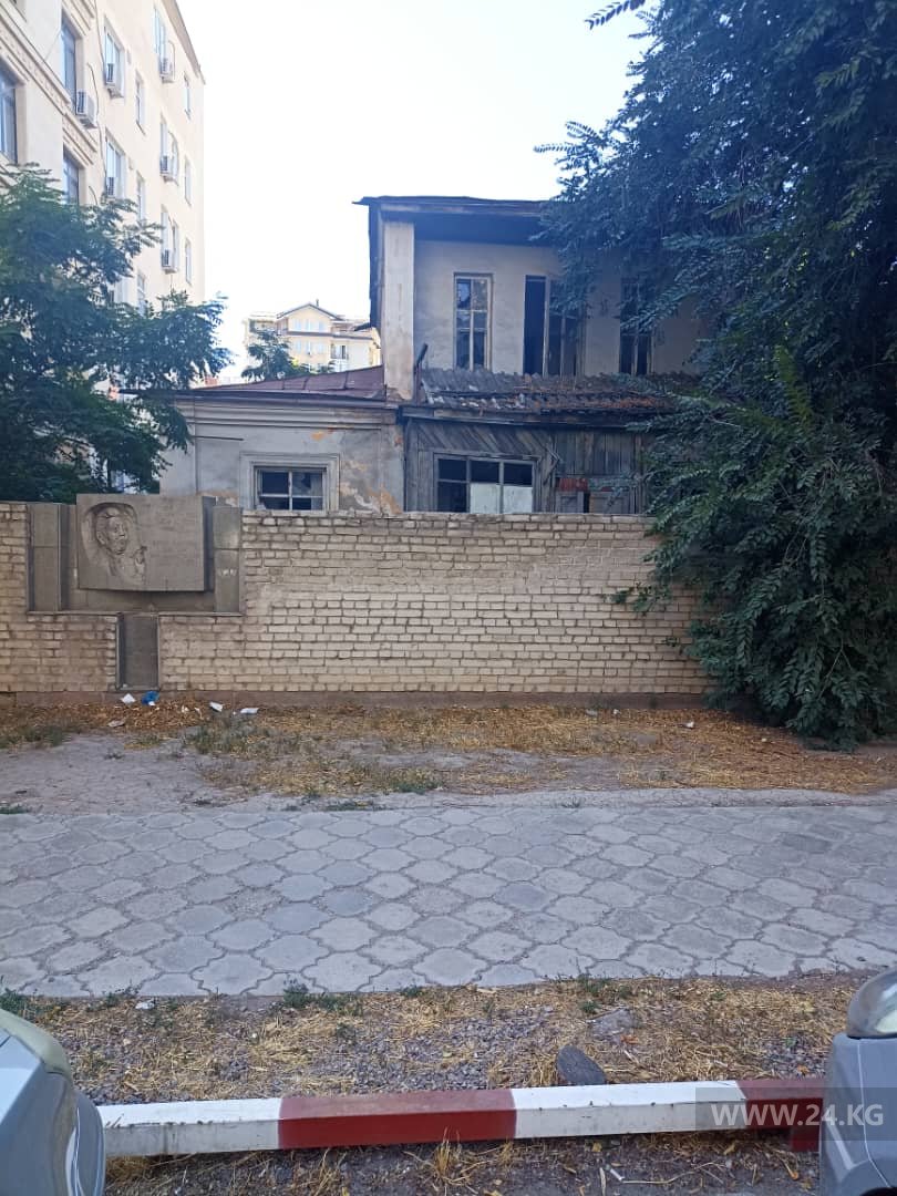 Дом, в котором жил и работал художник Гапар Айтиев