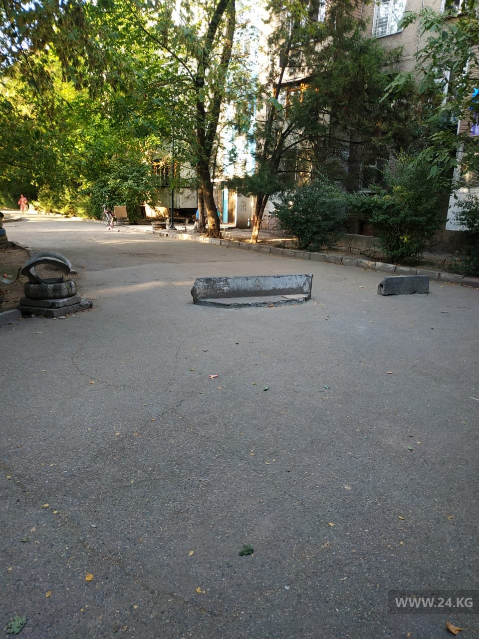 Въезд во двор перегорожен