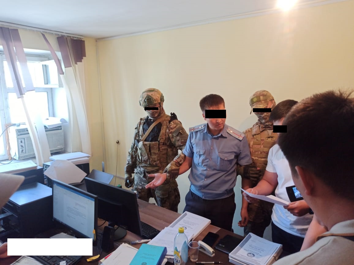 Задержание подозреваемых в вымогательстве взятки