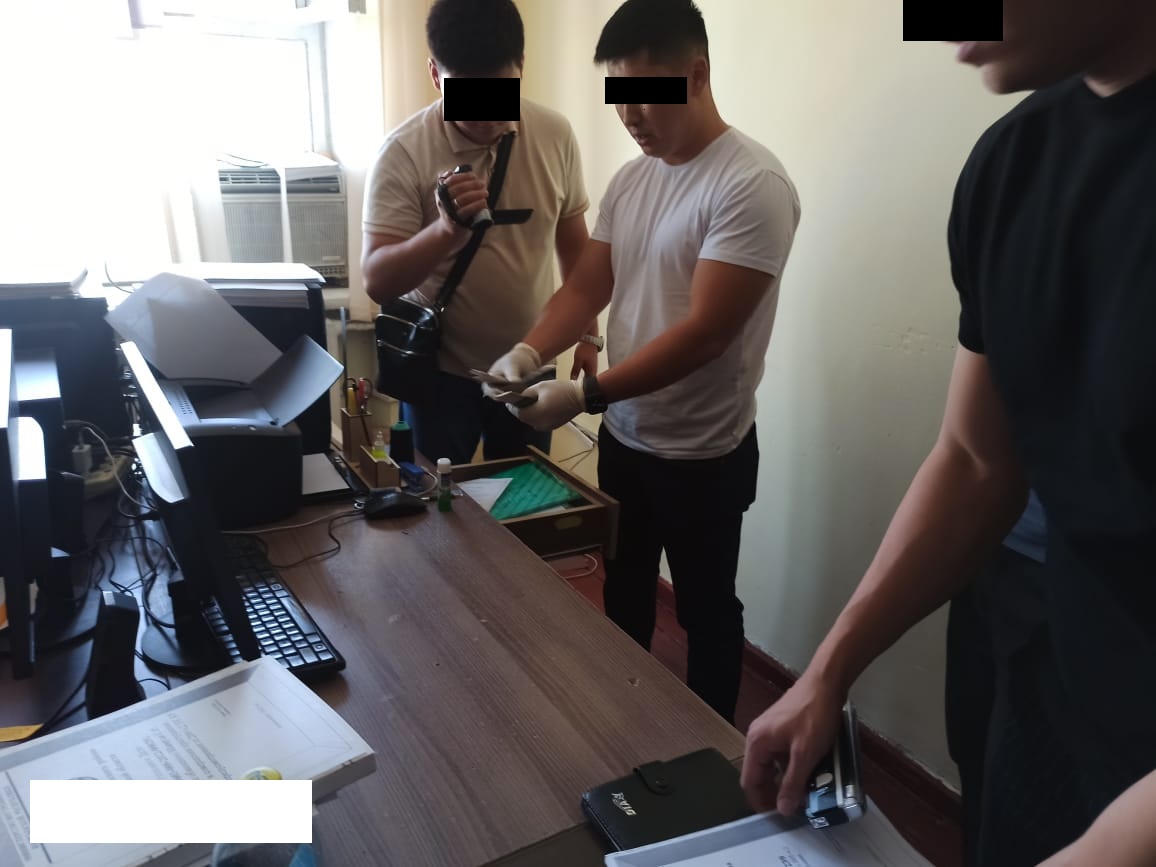 Задержание подозреваемых в вымогательстве взятки
