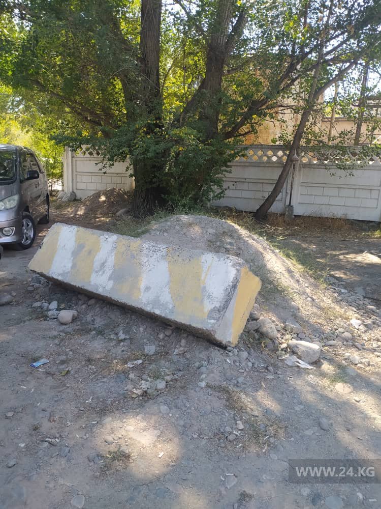Дорогу между общежитиями не доделали и бросили