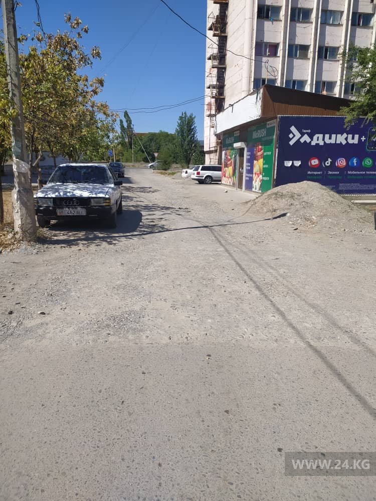 Дорогу между общежитиями не доделали и бросили
