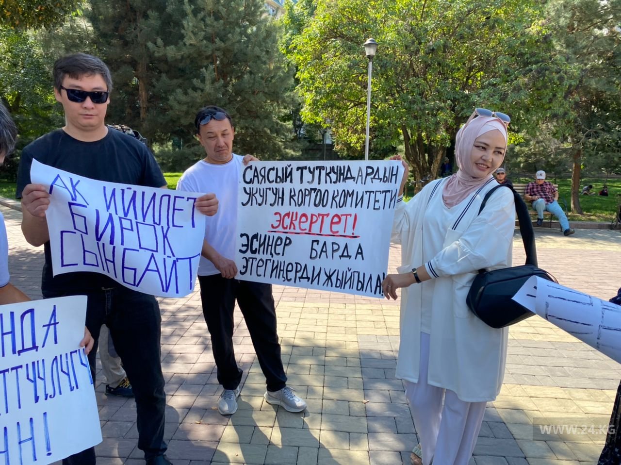 В Бишкеке прошел митинг в поддержку арестованных блогеров