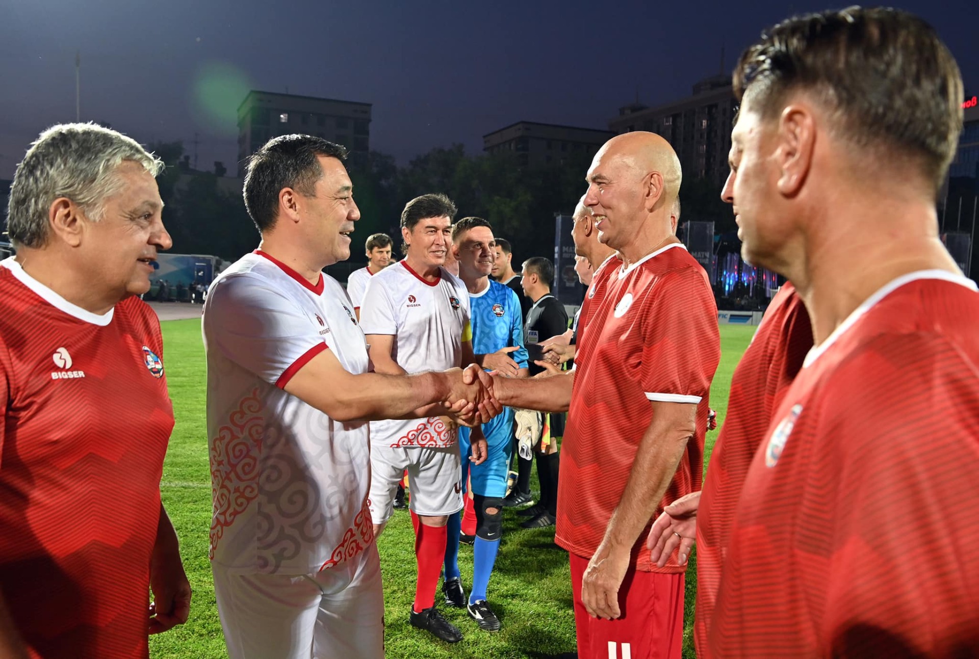 Садыр Жапаров с командой