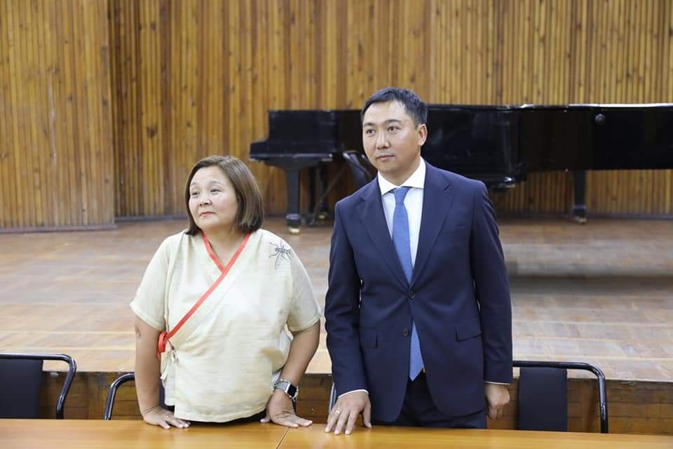 Министр Азамат Жаманкулов представил коллективу нового директора