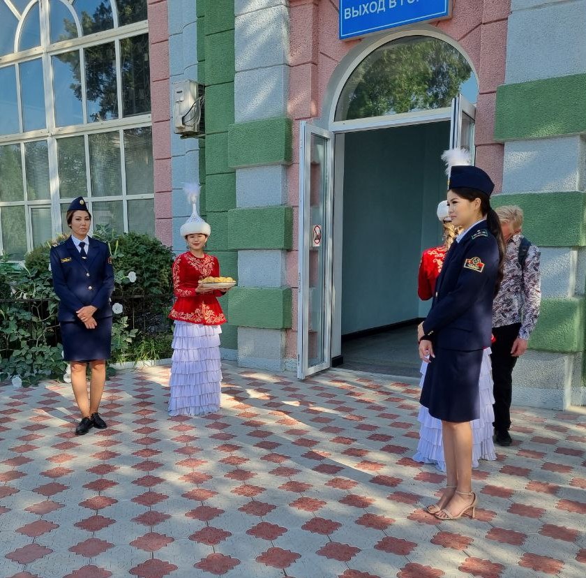 Встреча туристов на железнодорожном вокзале
