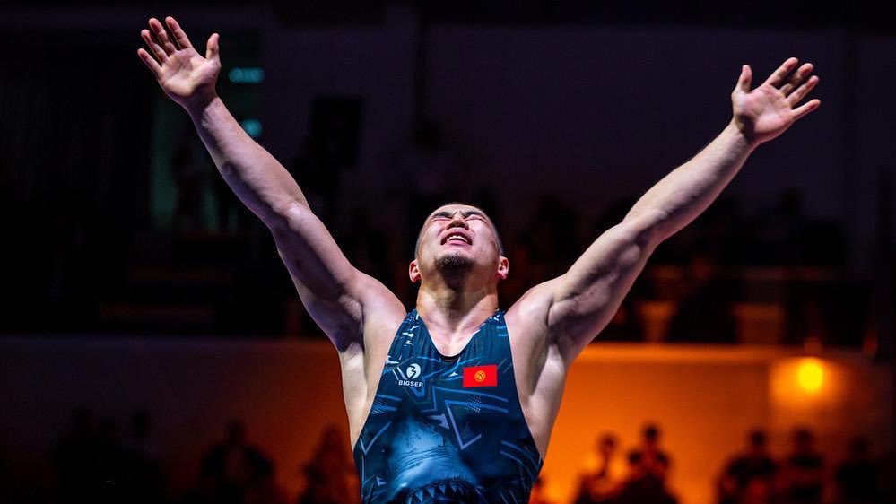 Борец из Кыргызстана Акжол Махмудов победил в финале чемпионата мира, который проходит в Сербии
