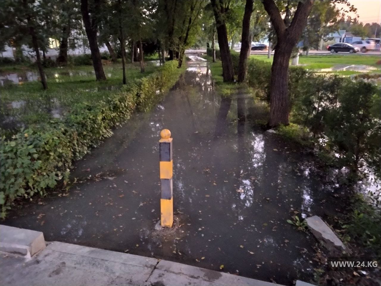 Пересечение улиц Ахунбаева и Малдыбаева в Бишкеке