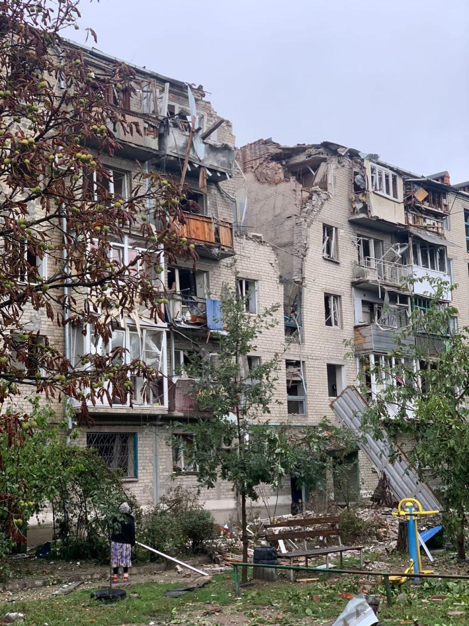 Последствия ракетного удара в городе Славянске