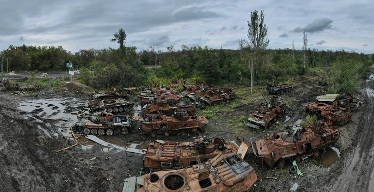 Уничтоженная военная техника в окрестностях Изюма, Харьковская область
