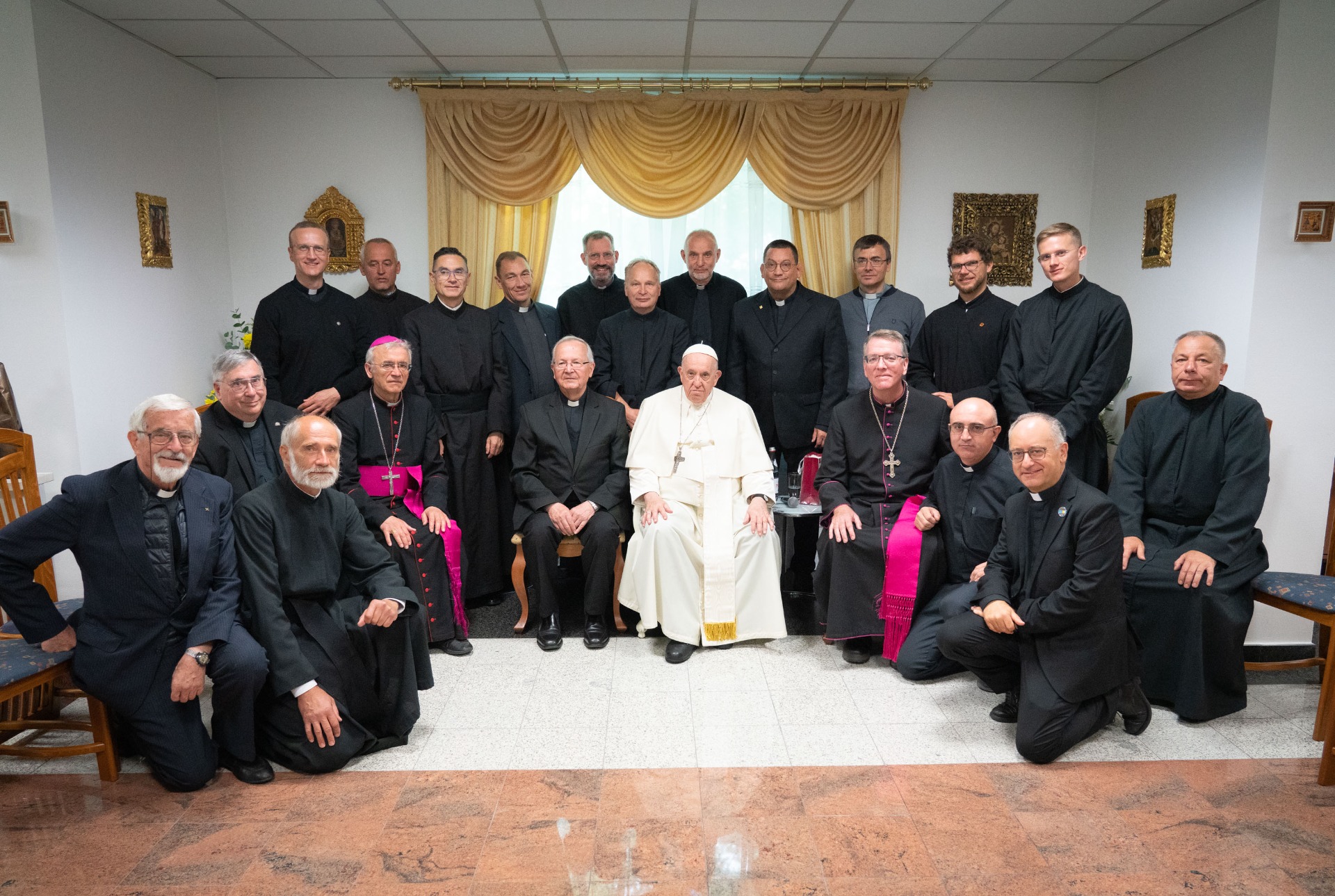 Представители Католической церкви Кыргызстана с Папой Римским