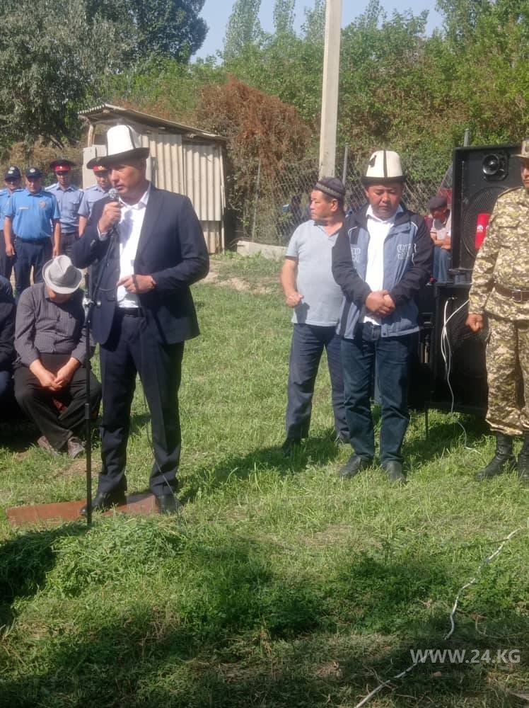Полпред Джалал-Абада на похоронах Умарбека Курманбекова