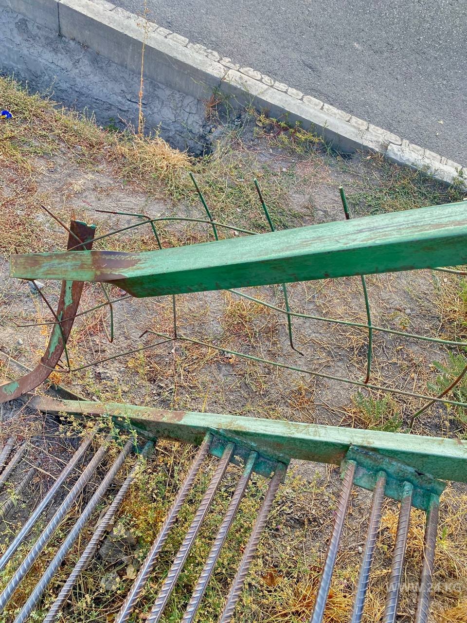 Пешеходный мост на улице Малдыбаева